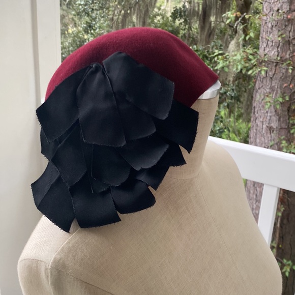 Sheila Elaine New York Wool Designer Vintage Hat in Burgundy & Black